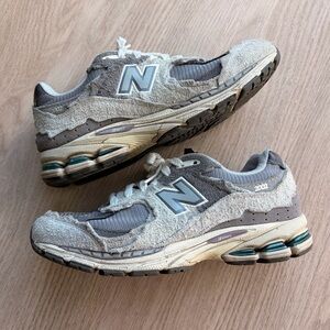 New Balance 2002R Protection Pack Raincloud men’s size 6 women size 7.5 grey